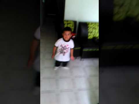 Mi negro siguiendo mis pasos