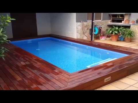 Piscina d'obra semicoberta a Porqueres