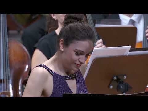 Presentación de la pianista alemana Olga Scheps, quien interpreta una obra de Ludwig van Beethoven
