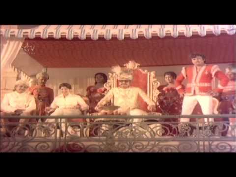 Kannada Scenes | Dr.Rajkumar enters the battle field scenes | Bahaddur Gandu Movie | Kannada Cinema