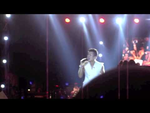 [130420] eru crying [black glasses] - ERU 1st concert JAKARTA