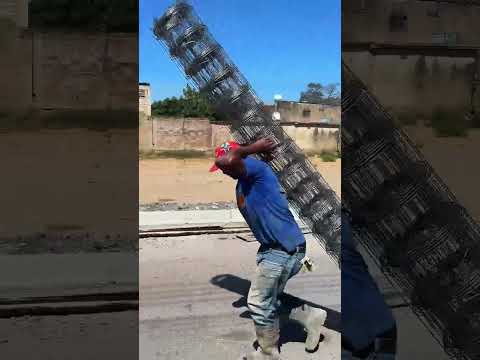 AVANZA LA CONSTRUCCIÓN DE ACERAS Y BROCALES EN LA CALLE UNIVERSIDAD DEL SECTOR 12 DE OCTUBRE