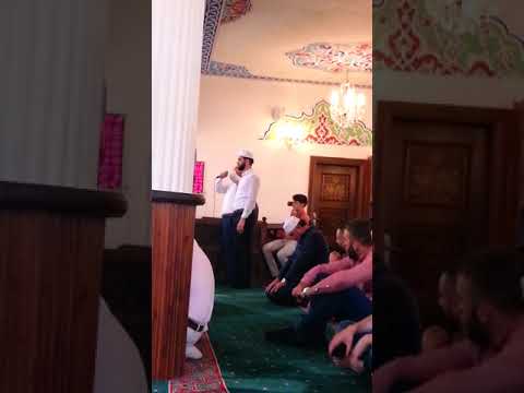 Qfar ndodh ne gjamit e shqipers thirret ezani dyshe Allahu na rujt subhanaAllah