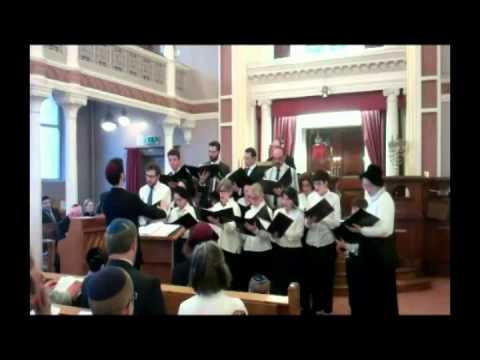 07 - Cantor Green and The New London Singers perform Esa Einai (S. Levey)