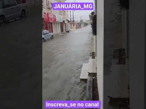 VEJA A ÁGUA QUE ENTROU NAS LOJAS DEPOIS DAS CHUVAS FORTE QUE CAIU AQUI EM JANUÁRIA MG