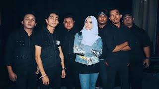 Download lagu Floor 88 dan Sarah Suhairi Roadblock Hatiku Live Konsert Tahun Baru 2019 mp3