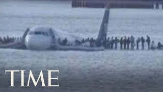 Download lagu Footage Of The U.S. Airway Plane Landing On Hudson River In 2009 | TIME mp3
