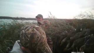preview picture of video 'Drake Hamilton - Inspecting Duck Kill - Reelfoot Lake- 2011.AVI'
