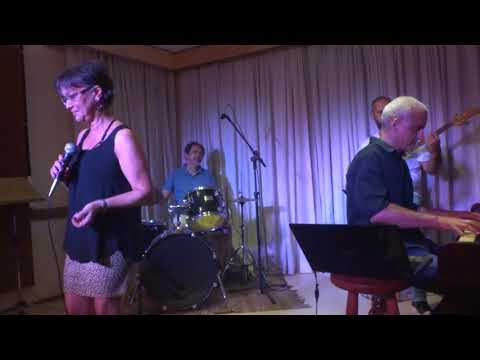 SAMBA DE BARRO: CRISTINA LONGO