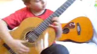 6 YEAR OLD KID CLASSICAL GUITAR PLAYER / CHILD GUITARIST