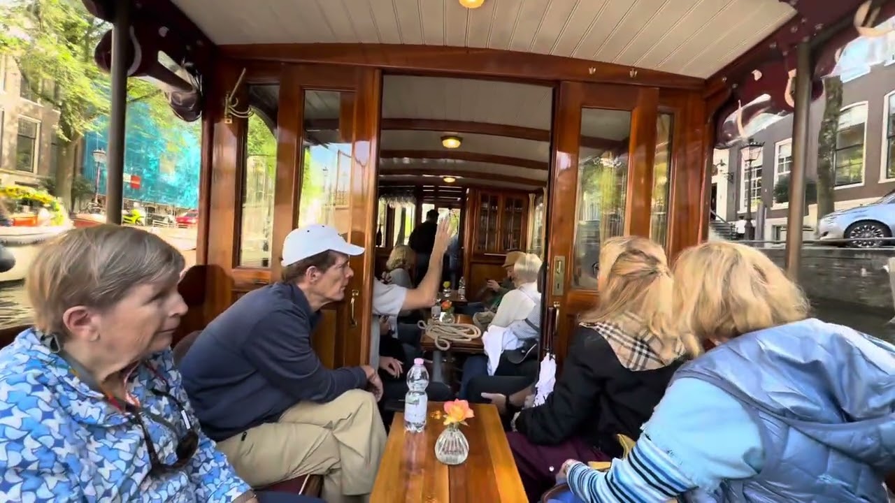 Saloon Boat Cruise of Amsterdam’s Iconic Canals Tour Short