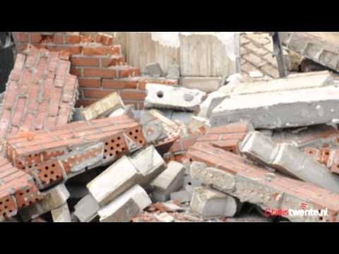 26 augustus 2011 - Gevel varkensschuur Bentelo ingestort