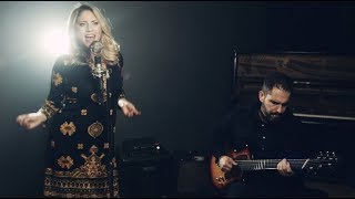 Charlie Hunter &amp; Lucy Woodward - Can&#39;t Let Go (Official Video)