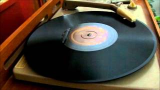 Download lagu Spike Jones - Three Little Fishies mp3