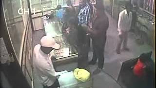 preview picture of video 'Heist at Paras Jewellers, Jalgaon.mp4'