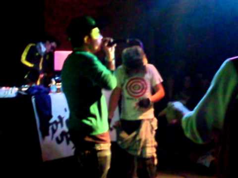 Two Fingerz Up  @  Palazzo Granaio