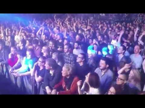 Beardyman and the Dream Team - Kicking back with Che