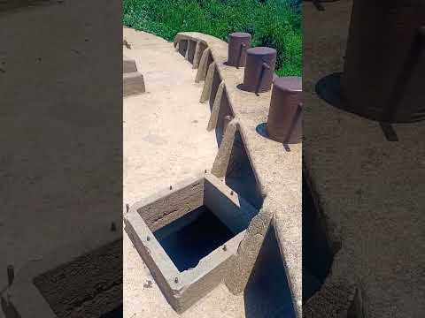 Barco de cemento " el Ernesto " a orillas del río Uruguay San José entre ríos