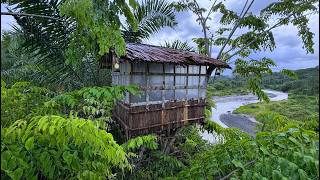 Download lagu Renovating an Old Treehouse on the Riverbank | Camping in Heavy Rain at Night: Exciting! mp3