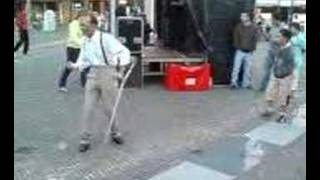 Swingende opa tijdens Groove 'n Woerden