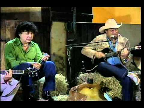 003 - Teodoro e Sampaio - Garanhão da Madrugada (Roda de Viola)