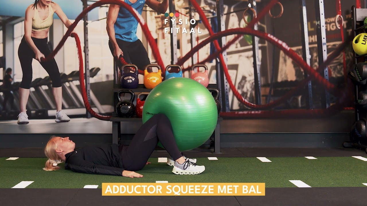 Video thumbnail: Adductor squeeze met bal — instructievideo