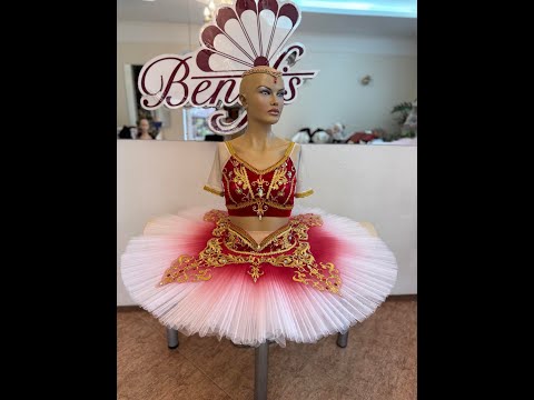 Stage costume P 1532 - video 4