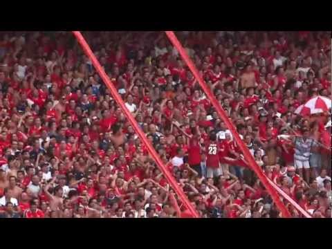 "La banda del Rojo ya llegó a full Vs Newells" Barra: La Barra del Rojo • Club: Independiente