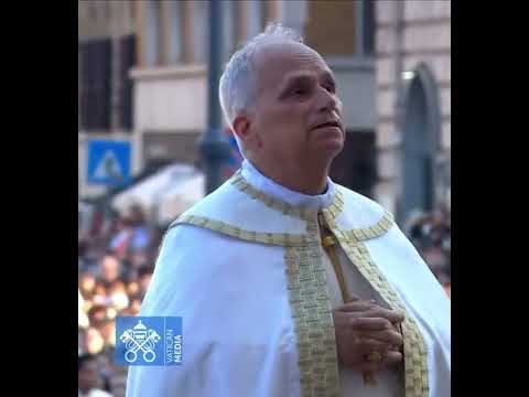 Pope Leo visibly moved after adoring the Blessed Sacrament during Sunday’s Corpus Christi procession