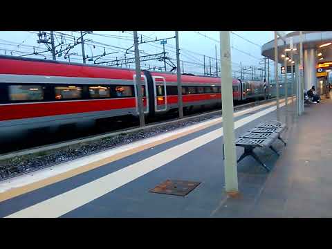 Frecciarossa 1000 8343 Roma Term-Napoli C,le in livrea "Un Tempo Nuovo" transita a Napoli Gianturco!