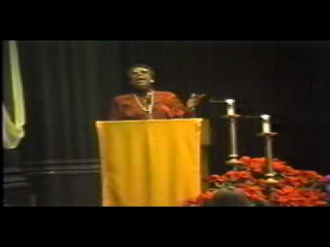 Billie Poole singing "In A Manger Low" (1988)