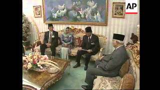 Download lagu INDONESIA: PRESIDENT SUHARTO SWEARS IN NEW CABINET mp3