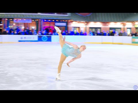 Gracie Gold skates to "Uphill Battle" by @Rozziofficial at Providence Tree Lighting 2021.
