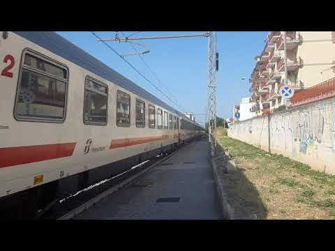E402B.172 XMPR straordinariamente sull'IC 605 Milano Centrale - Taranto in transito a Modugno Città