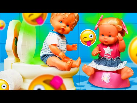 🚽😲 Überraschung für die Nenuco-Zwillinge! Irene bringt ein neues Klo! | Nenuco Puppen auf Deutsch