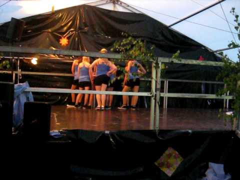 Leaping Out - Hush Hush Kommen Auftritt