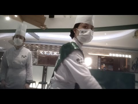 Distrito de Bao'an, Shenzhen, China, um restaurante que leva o metrô até o shopping