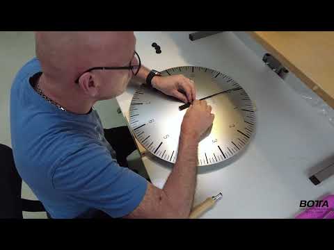 Botta UNO Wanduhr by Hermle / Botta UNO wall clock by Hermle