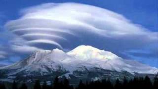 PigeonCity Strut - Lenticular Clouds