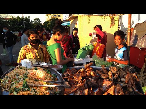Morning Street Food Show In Front Of Garment Factory And Market Food