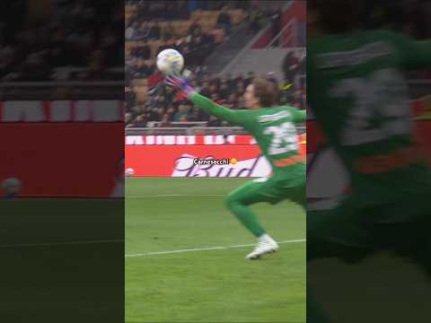 CARNESECCHI with an unbelievable save 😲 #SerieA #Carnesecchi #MilanAtalanta