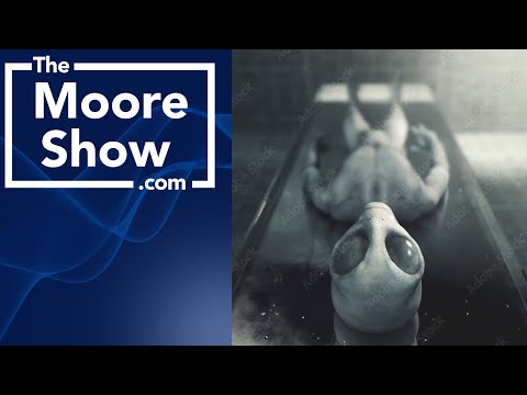 The Alien Autopsy Hoax That Shocked the World in 1995 | History's Greatest Faked Footage | #728