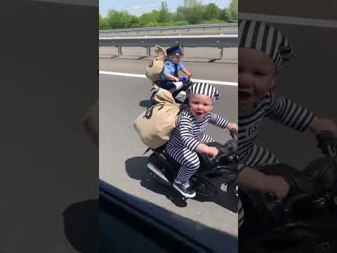 😳 ДВА МАЛЫША УСТРОИЛИ ПОГОНЮ НА ТРАССЕ