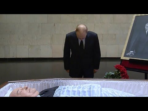 Putin verneigt sich an Gorbatschows Sarg