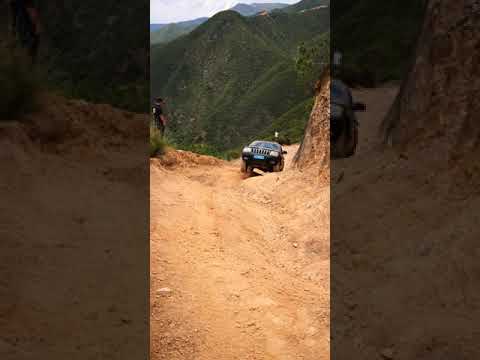 Thumbnail for Landwind X9 and Grand Cherokee choose different routes, showing a big difference! How do you think y by Landwind, video, Car, vide