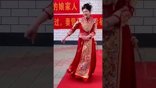 Download lagu #新娘和喜婆婆斗太精彩啦 #婚礼现场 #幸福时刻 好喜庆啊😀 mp3 Download lagu #新娘和喜婆婆斗太精彩啦 #婚礼现场 #幸福时刻 好喜庆啊😀 mp3