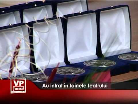 Au intrat în tainele teatrului
