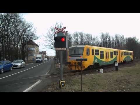 Železniční přejezd AŽD 71 a vlak Os 16107 - Teplice, 1. 2. 2013