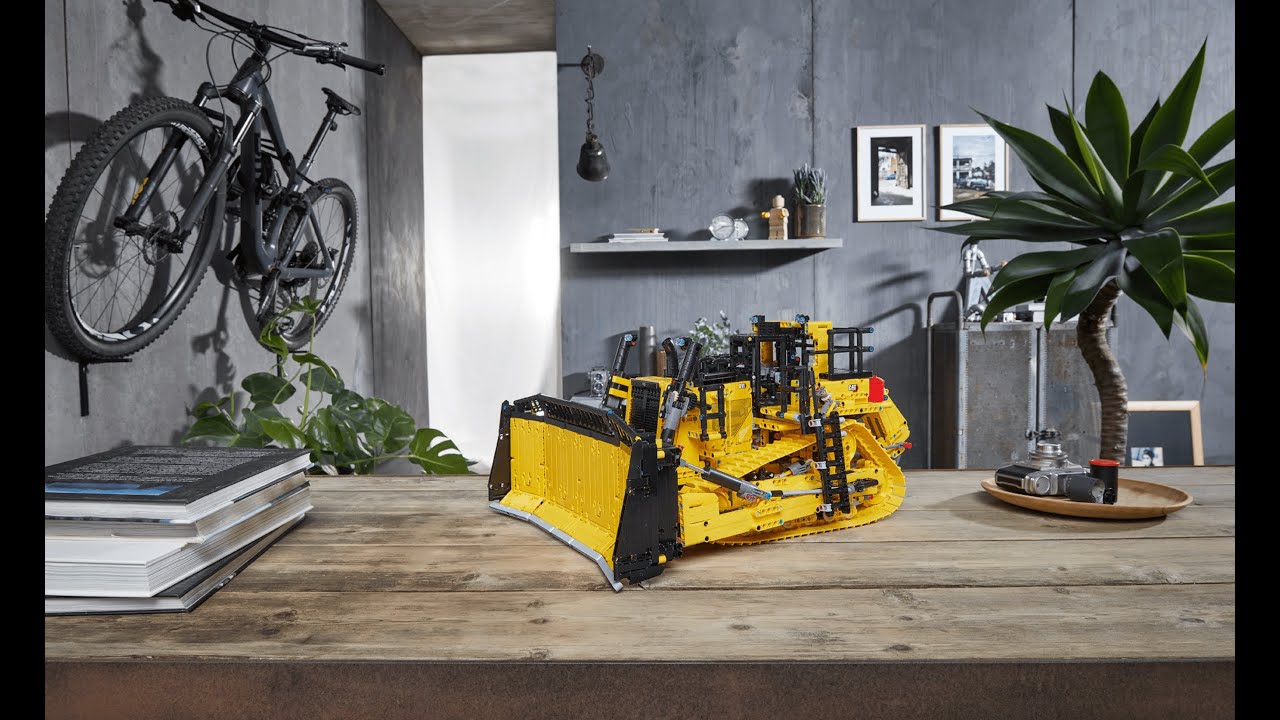LEGO Technic - Buldozer Cat® D11 ovládaný aplikací