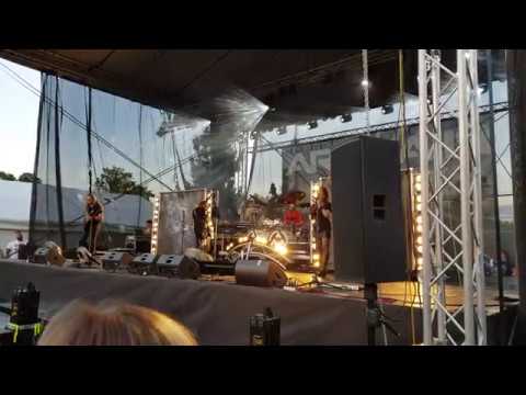 Arakain a Lucie Bílá - Zimní kralovna - Dřevorockfest 2019 - 4k